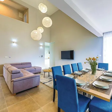Five-bedroom In Kastel Kambelovac Сasa de vacaciones Kaštela