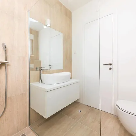 Five-bedroom In Kastel Kambelovac Сasa de vacaciones Kaštela