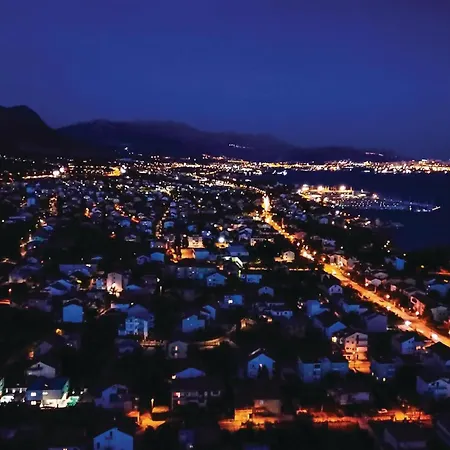 Five-bedroom In Kastel Kambelovac * Kaštela
