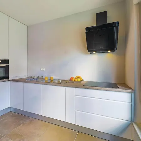 Five-bedroom In Kastel Kambelovac Сasa de vacaciones Kaštela