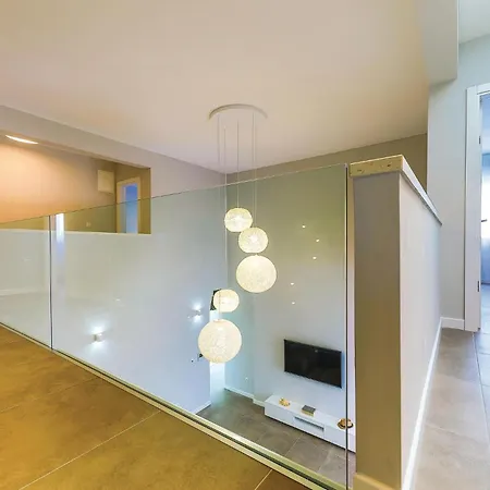 Five-bedroom In Kastel Kambelovac Сasa de vacaciones