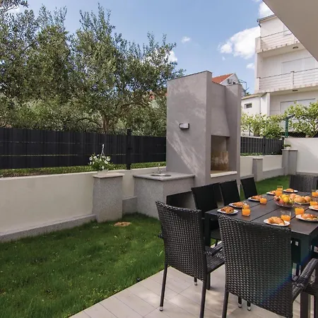 Five-bedroom In Kastel Kambelovac Kaštela