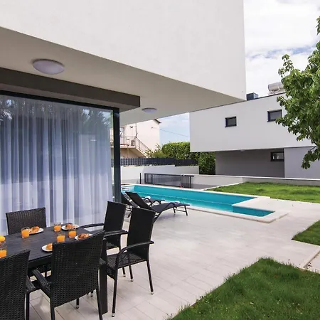 Five-bedroom In Kastel Kambelovac Сasa de vacaciones Kaštela