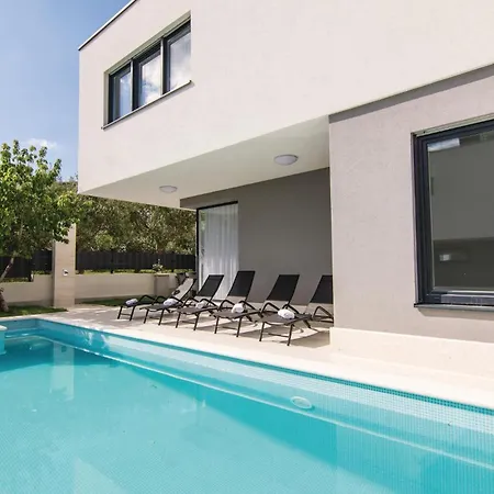 Сasa de vacaciones Five-bedroom In Kastel Kambelovac Kaštela