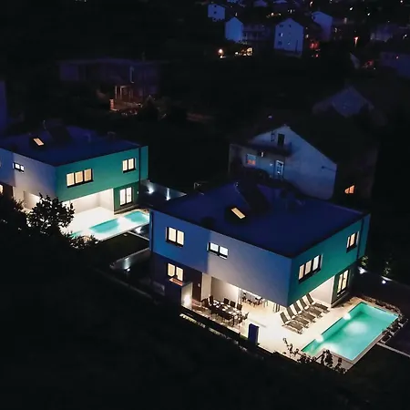 Five-bedroom In Kastel Kambelovac Сasa de vacaciones