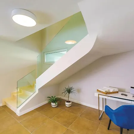 Five-bedroom In Kastel Kambelovac * Kaštela